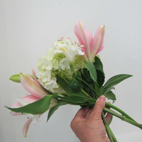 Hand Tied Bouquet - Free Easy Wedding Bouquet Tutorials