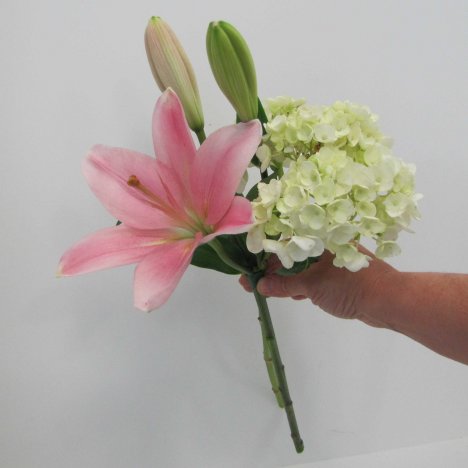 Hand Tied Bouquet - Free Easy Wedding Bouquet Tutorials