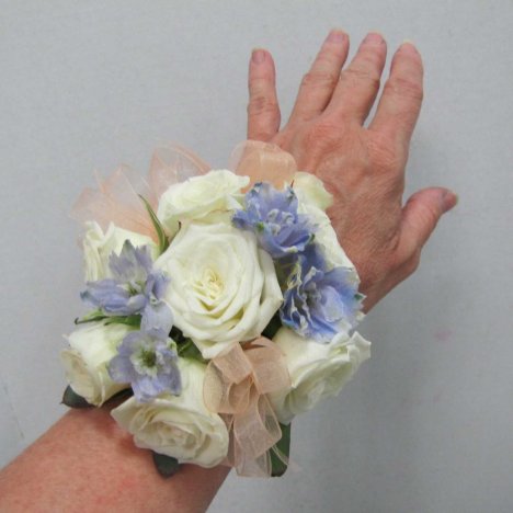 Learn How to Make a Corsage - Free Wedding Flower Tutorials