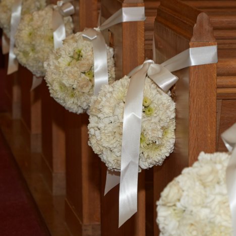 18 Church Pew Ends Wedding Aisle Decoration Ideas To Love Page 2 Of 2 Emmalovesweddings